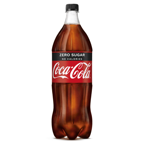 Fles Coca-Cola Zero Sugar met zwarte dop op witte achtergrond